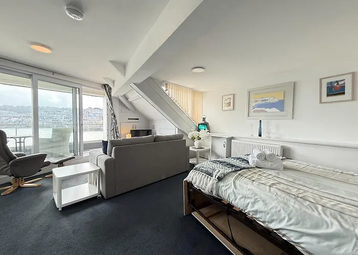 Crows Nest - Panoramic Views Of St Ives Harbour